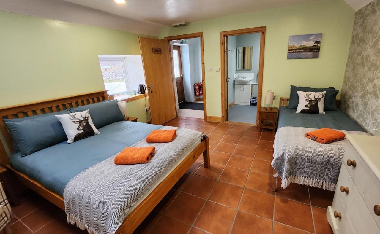 Inchnadamph Explorers Lodge ภายนอก รูปภาพ
